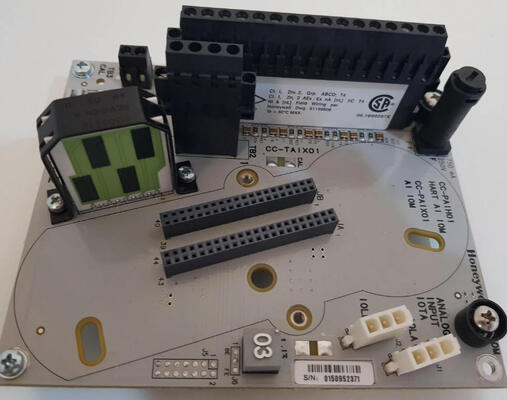 Honeywell CC-TAIM01 Analog-Eingangsmodul mit 64 vollständig isolierten Eingängen für Thermoelemente und Thermoresistoren (-40 °C bis +70 °C)