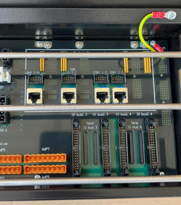 Honeywell FS-CPCHAS-0001 Chassis für Steuerungsprozessor mit 1:1 Steuerungsredundanz und Hochgeschwindigkeitssicherheitsbus